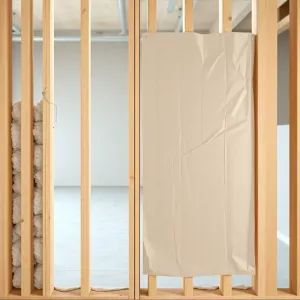 Czy dawać folię na ścianki działowe