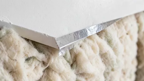 czy folia paroizolacyjna może dotykać płyty gk